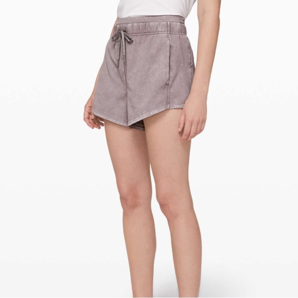 lululemon inner glow short 3”